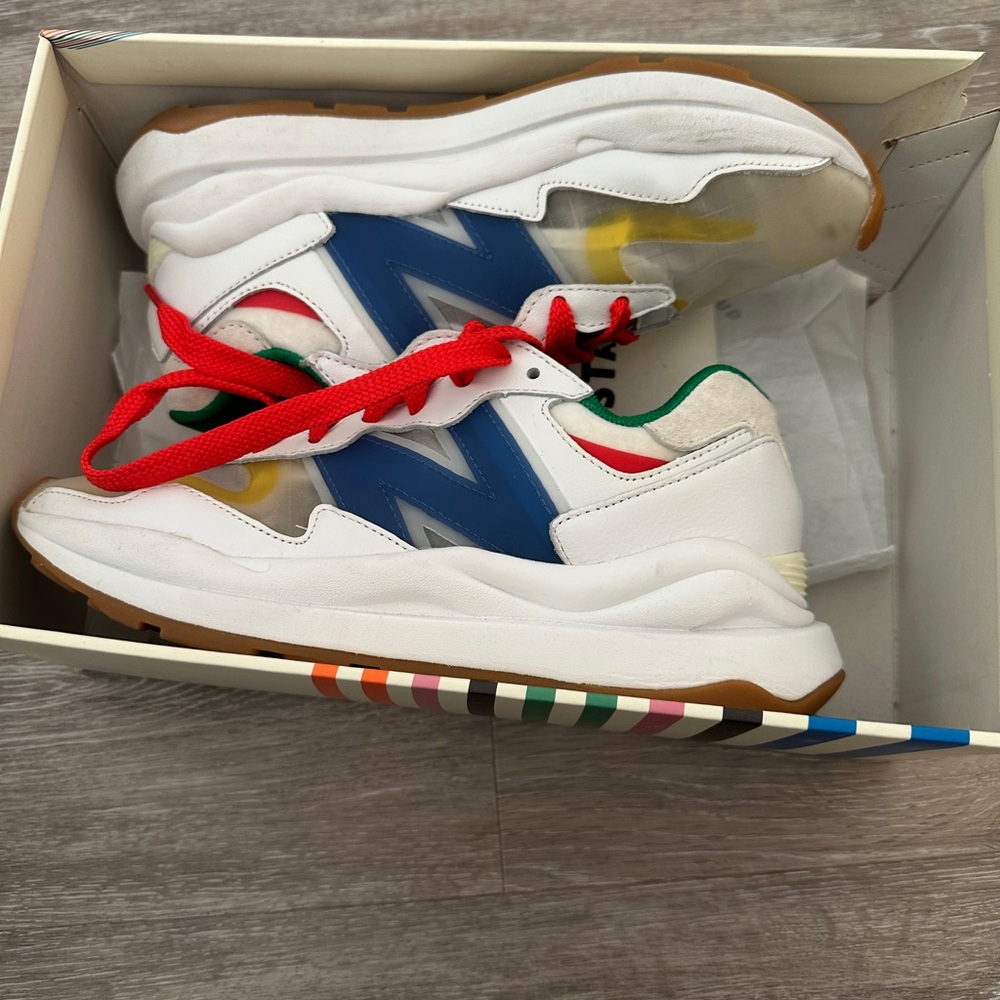 Mint condition New Balance X Staud collab! Men’s size 6 and Women’s size 7.5.